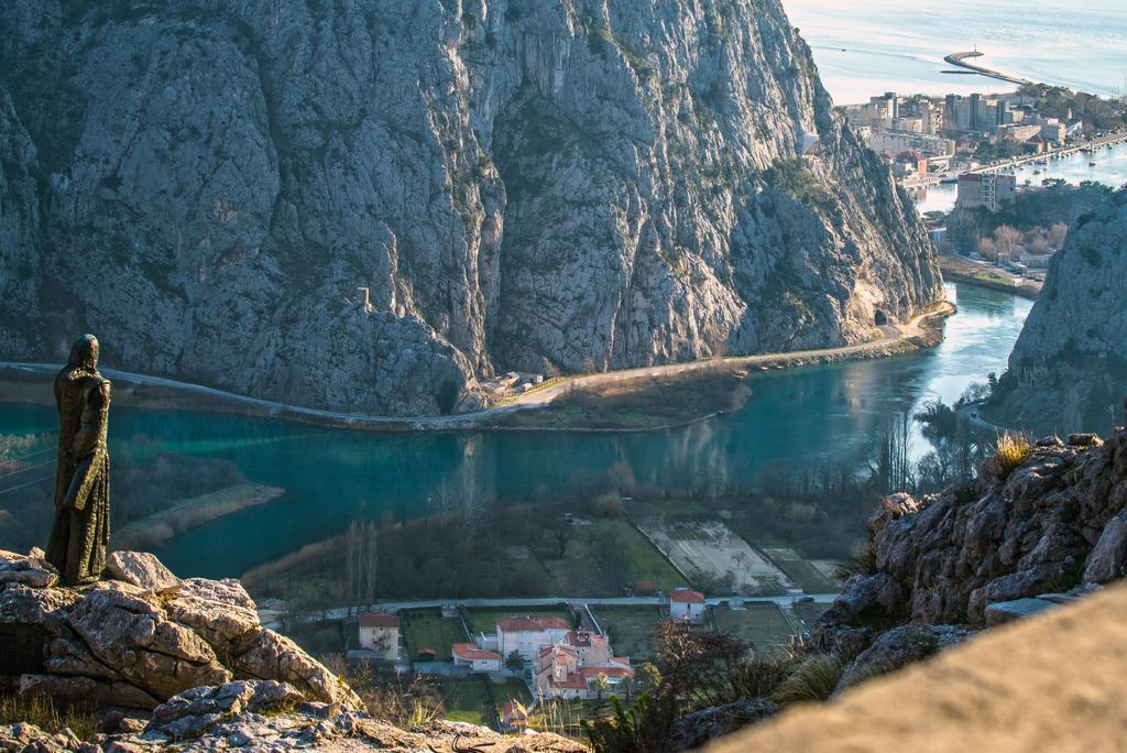 Appartamento Apartman Horizont Omiš Esterno foto