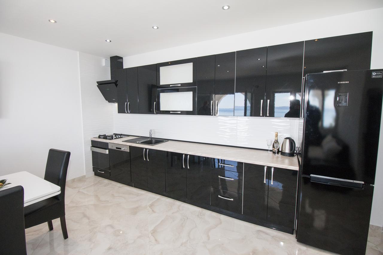 Appartamento Apartman Horizont Omiš Esterno foto
