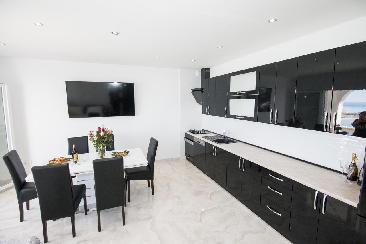 Appartamento Apartman Horizont Omiš Esterno foto