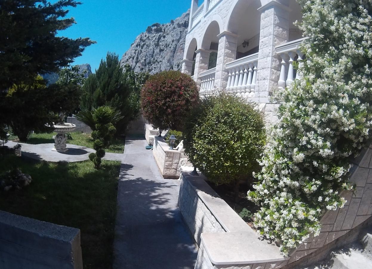 Appartamento Apartman Horizont Omiš Esterno foto