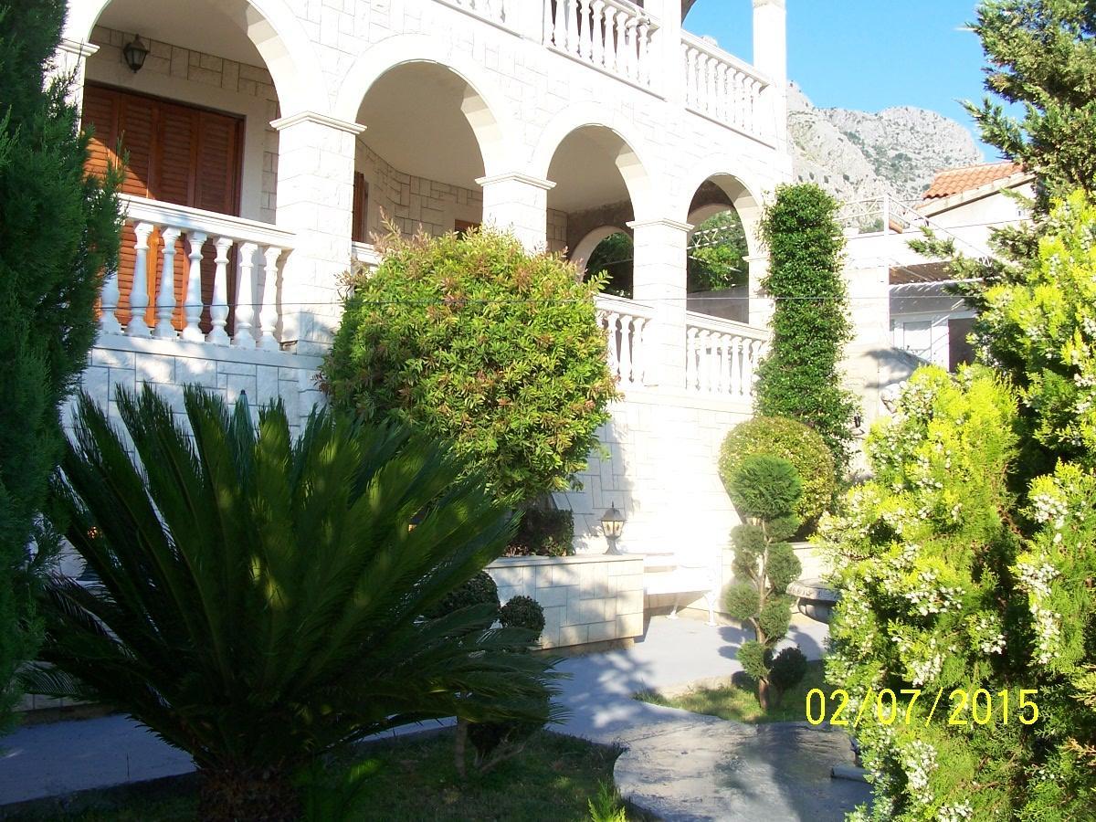Appartamento Apartman Horizont Omiš Esterno foto