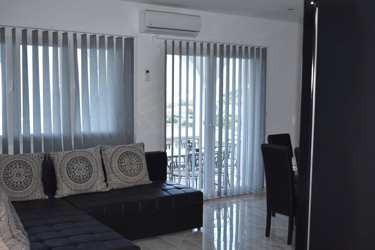 Appartamento Apartman Horizont Omiš Esterno foto